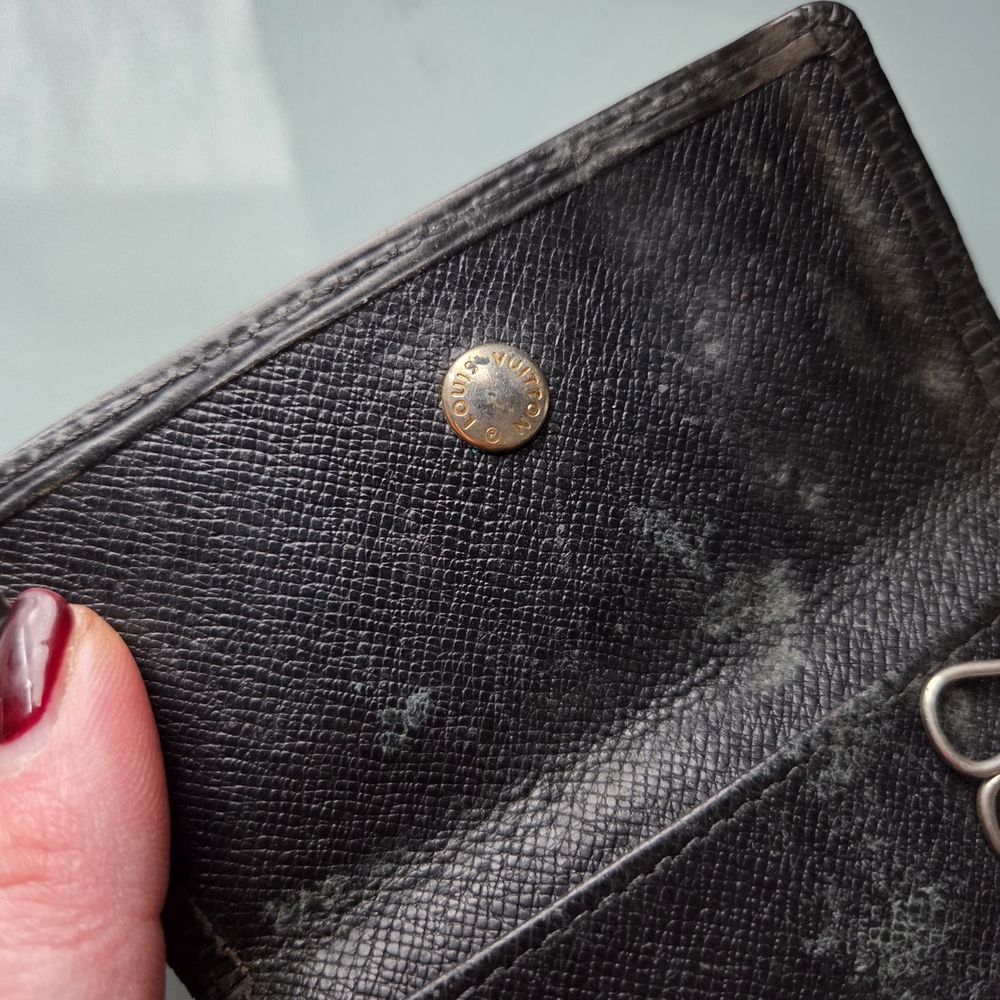 Authentic!!! Vintage! Black Epi Louis Vuitton Key and Card Holder 2003 - Picture 13 of 16